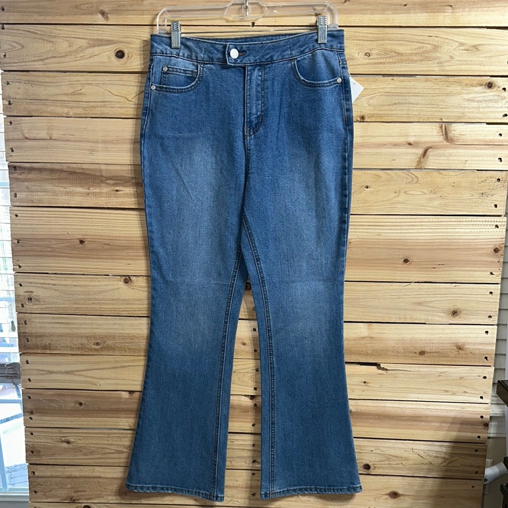 Classic Blue Bootcut Jeans Versatile Design